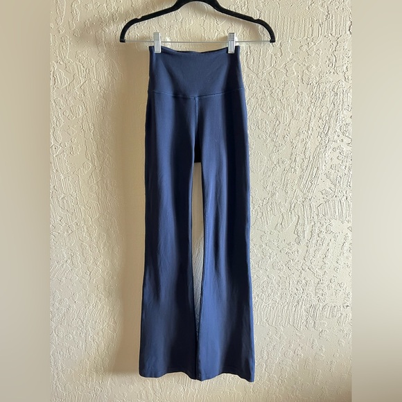 Lululemon Groove Nulu Super-High-Rise Flared Pant size 2 - Picture 1 of 5